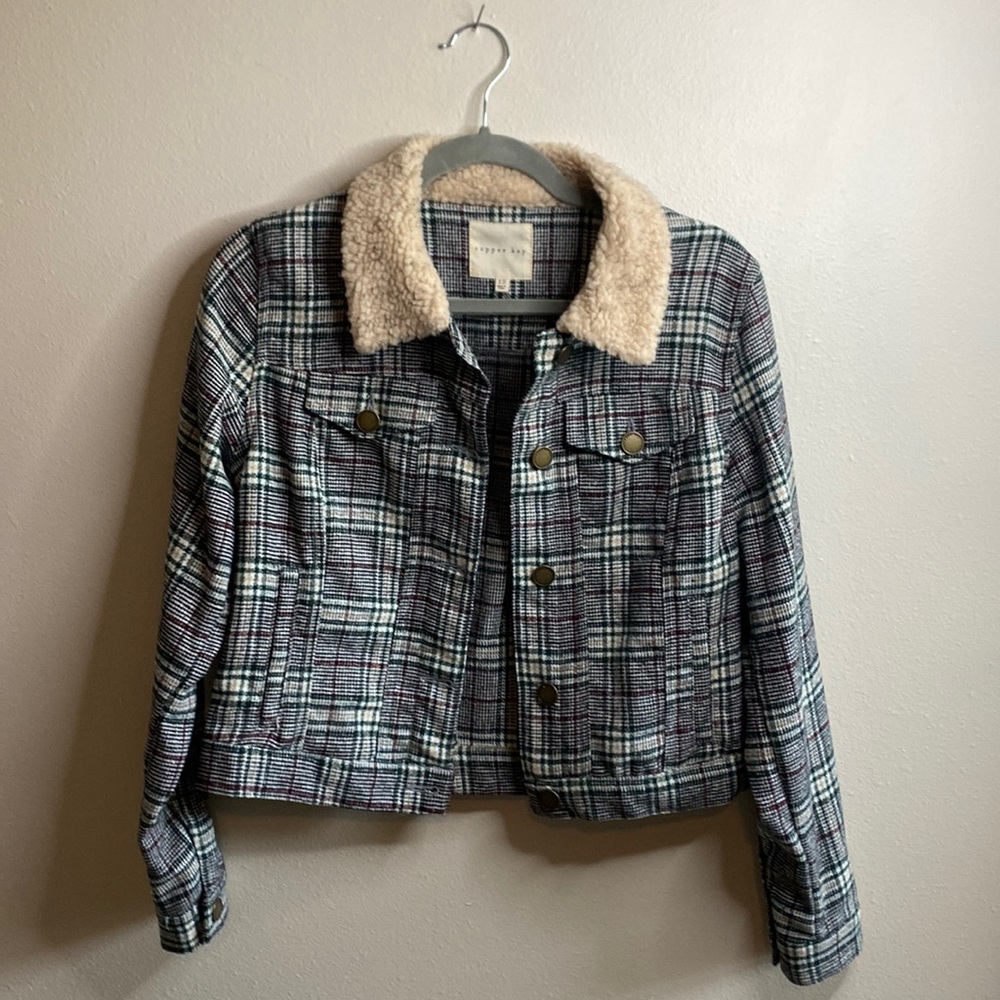 Copper Key (dillards brand) flannel crop coat. New without tags. XS